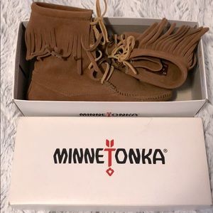NEVER WORN Minnetonka Tramper Boots!!
